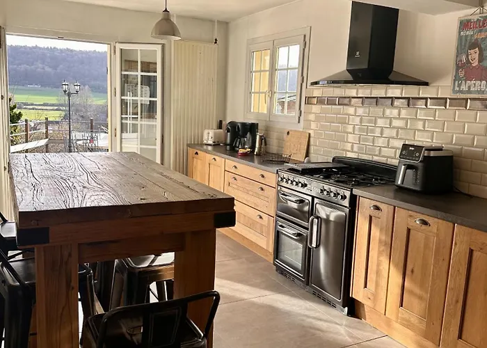 Holiday home Le Petit Paradis Confort Avec Piscine Exterieure