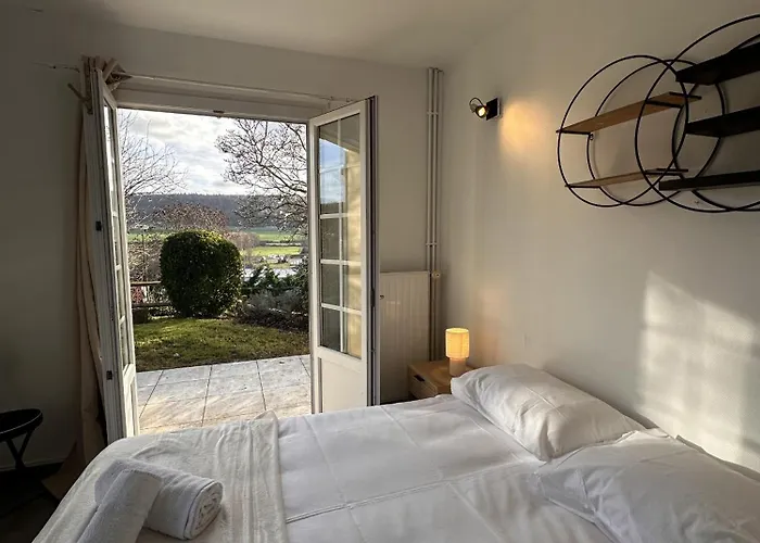 Le Petit Paradis Confort Avec Piscine Exterieure Holiday home